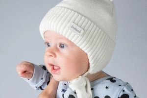 Зимова шапка для немовляти: як обрати теплу і безпечну